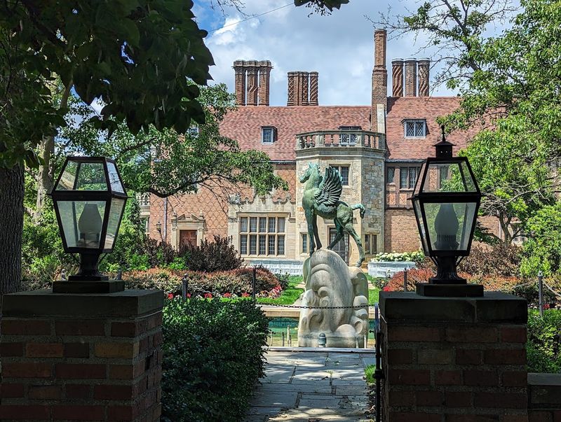 The Gatsby Garden Party: Roaring 20s Come Roaring Back