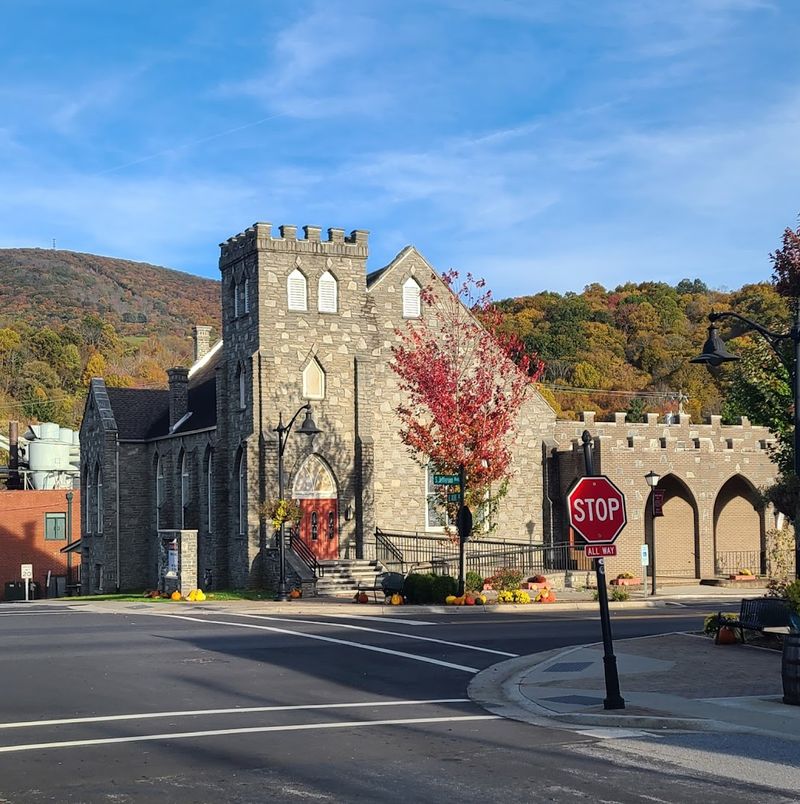 The Genuine Warmth of a Tight-Knit Mountain Community