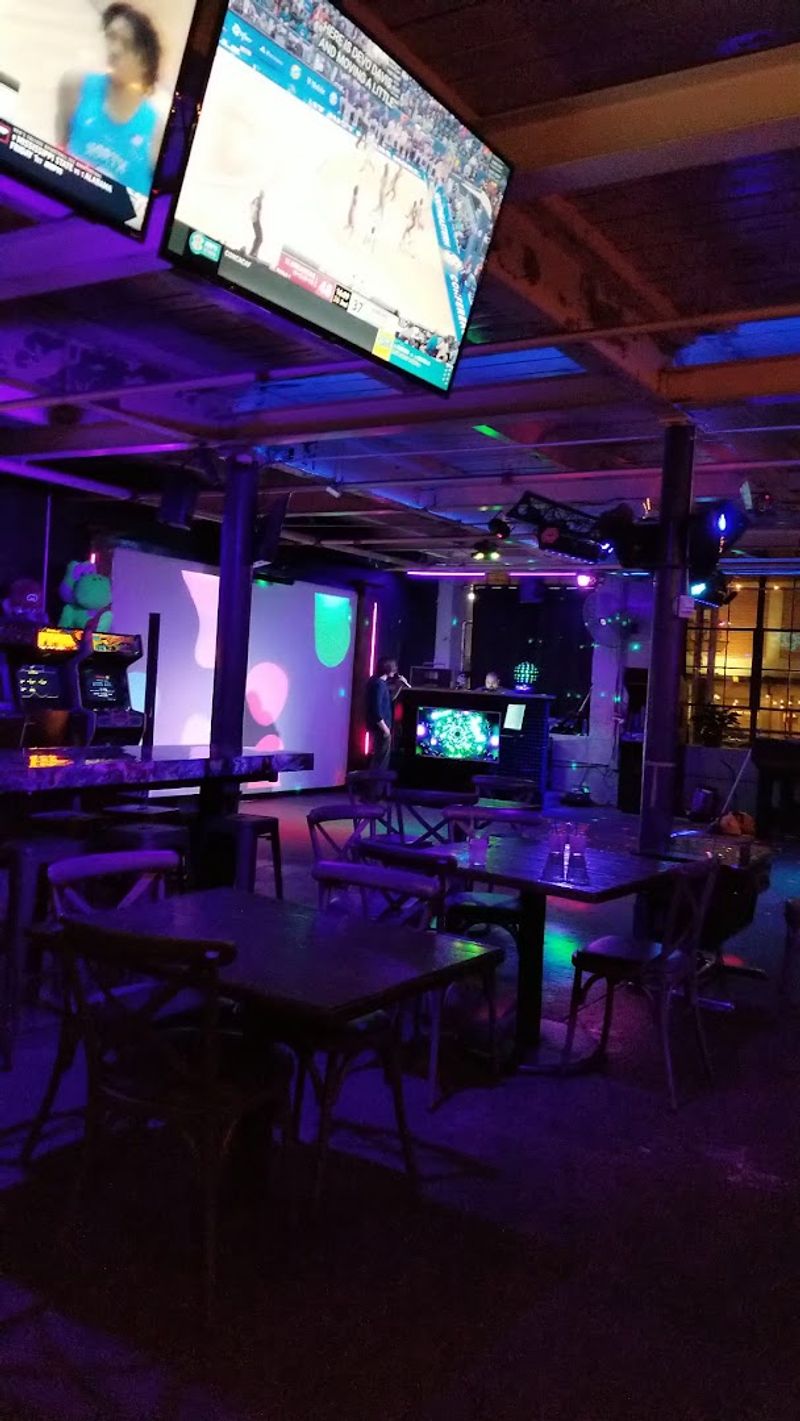 The Giant Screen for Music Videos and Sports