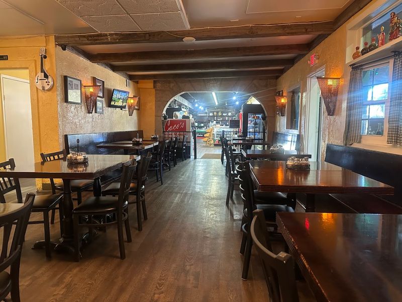 The Hidden Gem Atmosphere That Keeps People Coming Back