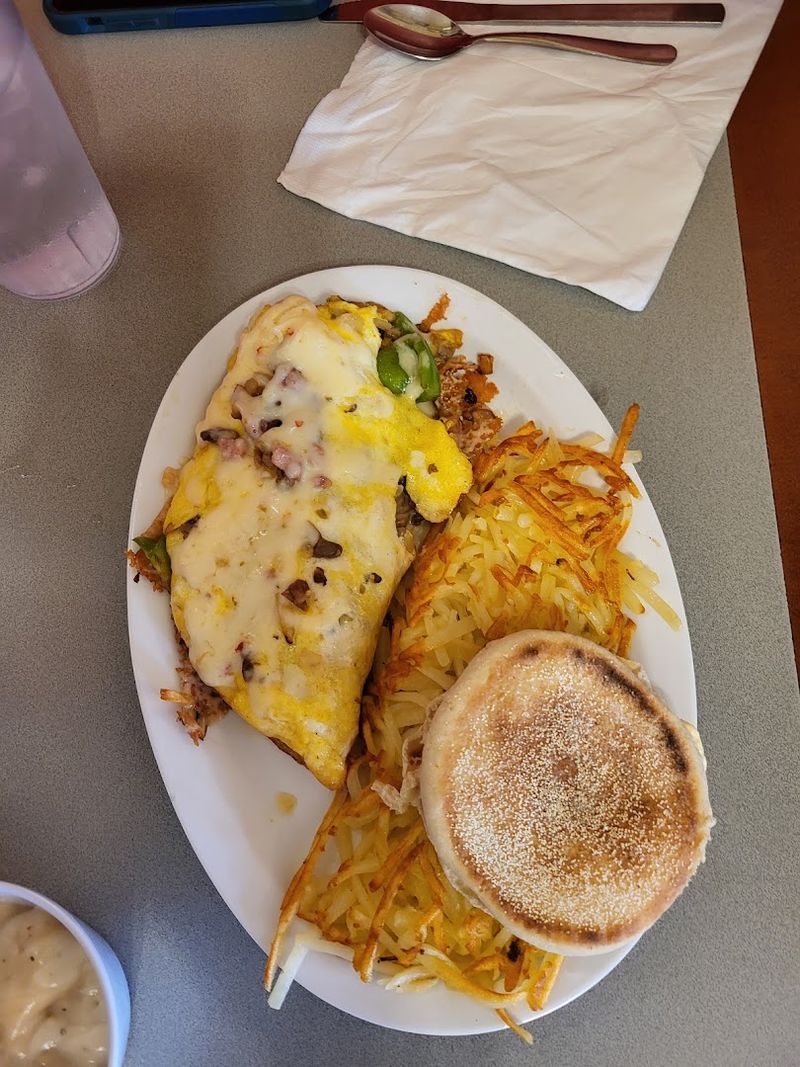 The Horseshoe Omelet Is a Hot Mess Worth Ordering
