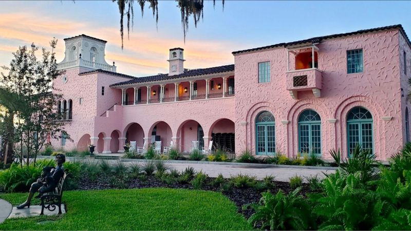 The Iconic Pink Building and Its Breathtaking Architecture