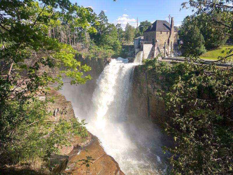 The Iconic Rainbow Falls