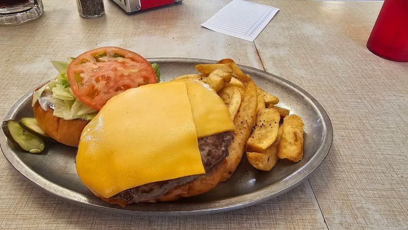 The Legend Cheeseburger — A Full Pound of Pure Glory The Legend Cheeseburger — A Full Pound of Pure Glory