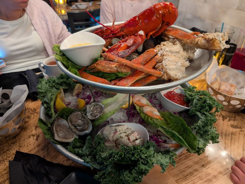 The Legendary Lobster Tower That Keeps People Coming Back The Legendary Lobster Tower That Keeps People Coming Back