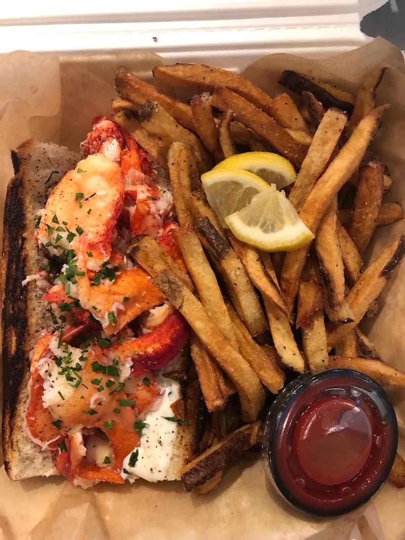 The Lobster Roll That Keeps People Coming Back The Lobster Roll That Keeps People Coming Back