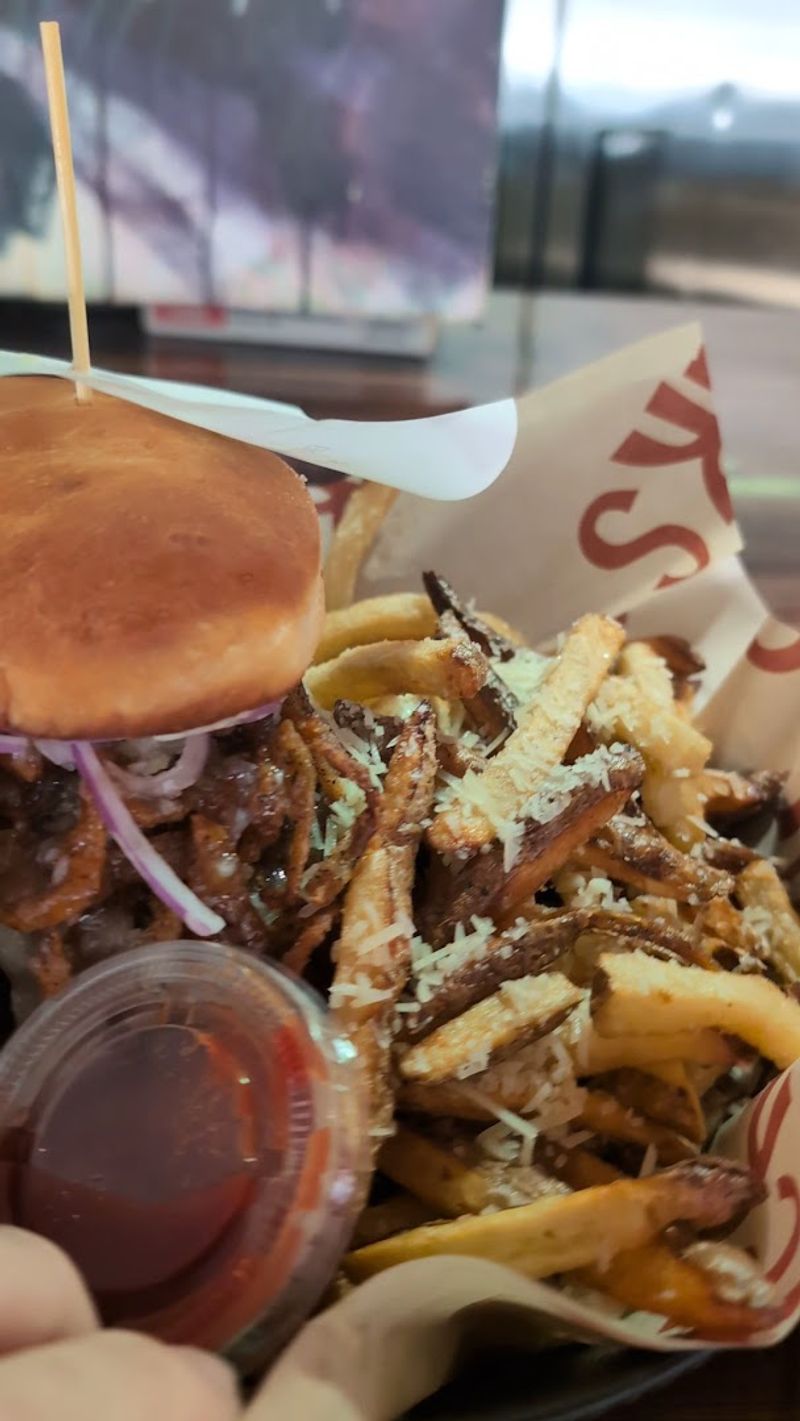 The Make Me Wanna Cry Garlic Burger — For True Garlic Lovers