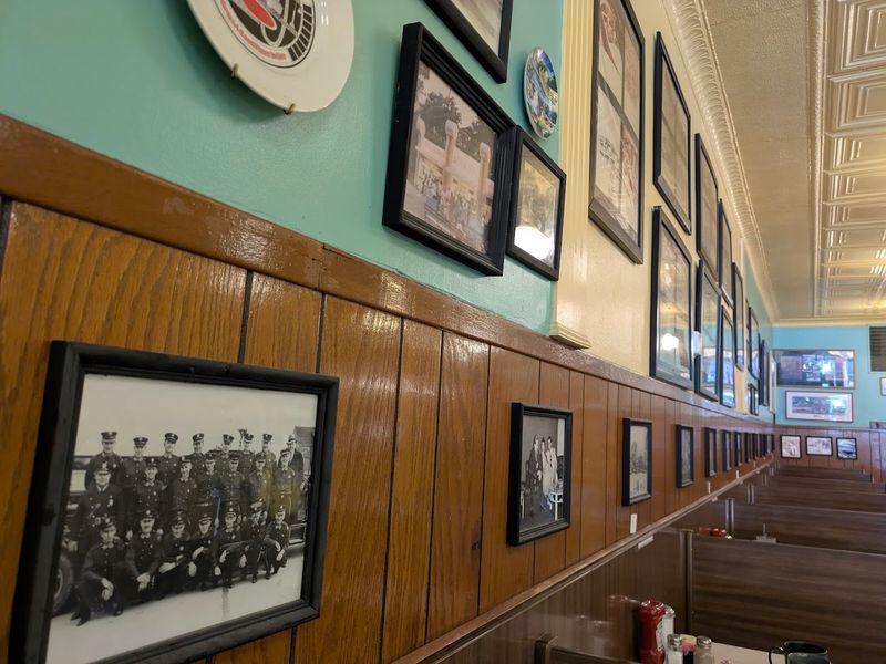 The Nostalgic Atmosphere and Decor