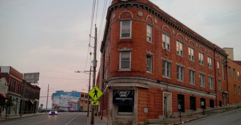 The Overlooked Illinois City Where $100K Can Still Buy The Retirement Home Of Your Dreams