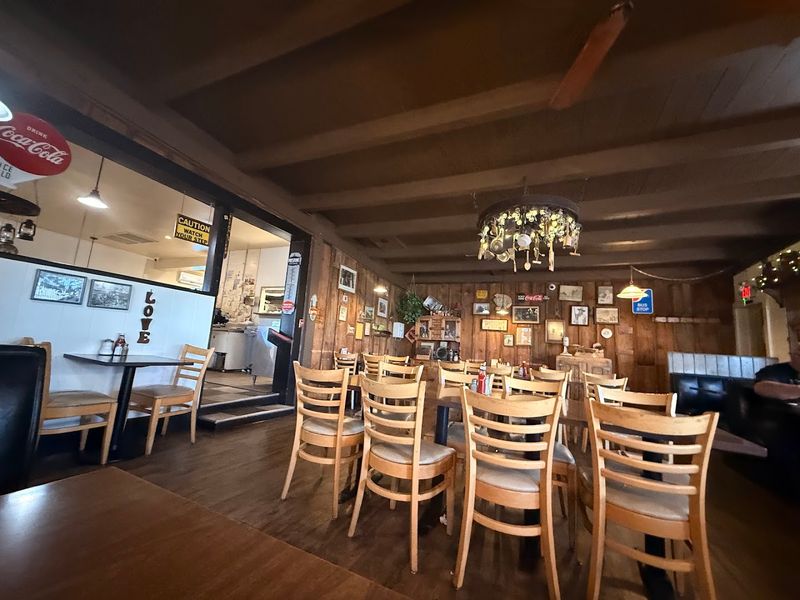 The Retro Atmosphere That Makes Every Meal Feel Special
