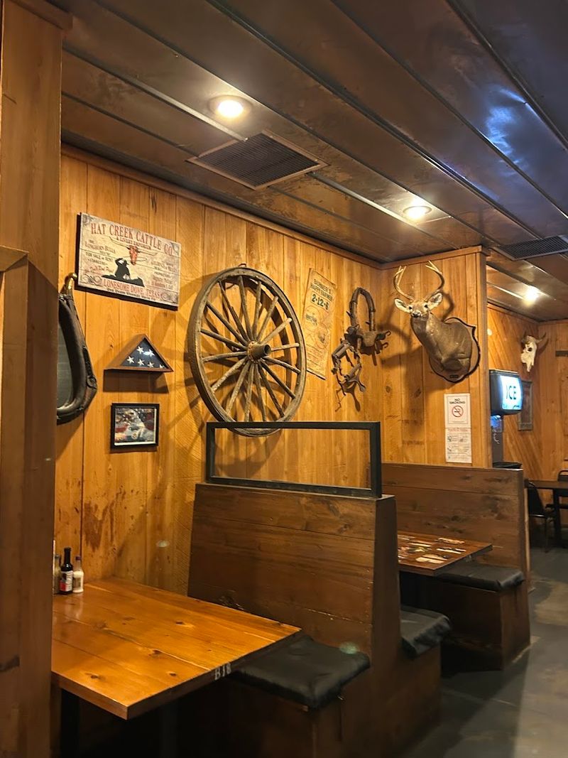 The Rustic, Homey Atmosphere That Feels Like Family The Rustic, Homey Atmosphere That Feels Like Family