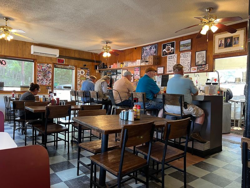 The Rustic, No-Frills Atmosphere You Will Actually Love