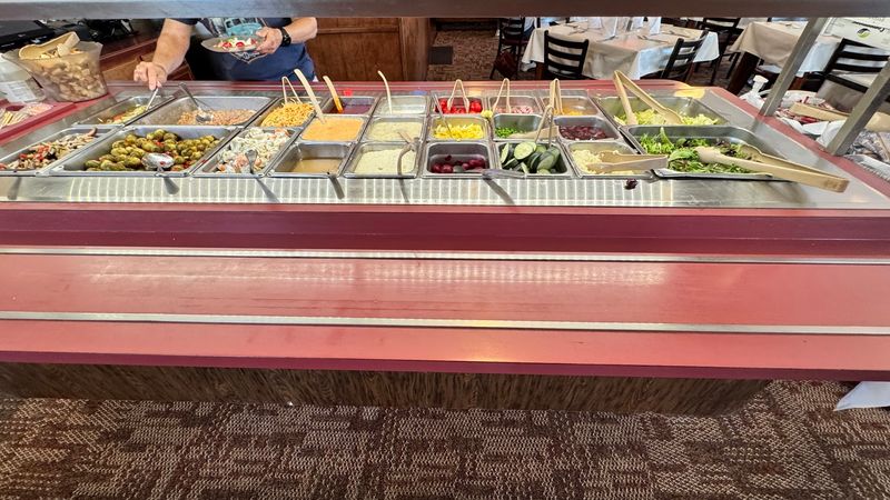 The Soup and Salad Bar That Earns Its Own Fanbase