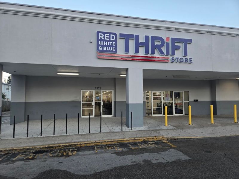 The Store Hours Make It Easy to Fit Into Any Schedule