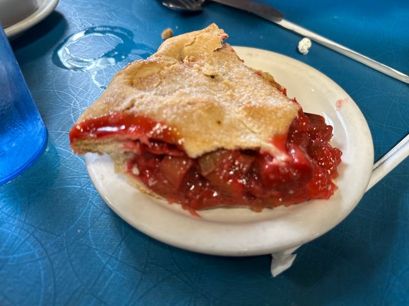 The Strawberry Rhubarb Pie That Lives Up to Every Bit of Its Hype The Strawberry Rhubarb Pie That Lives Up to Every Bit of Its Hype