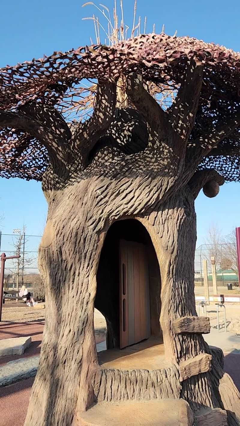 The Treehouse Play Structure