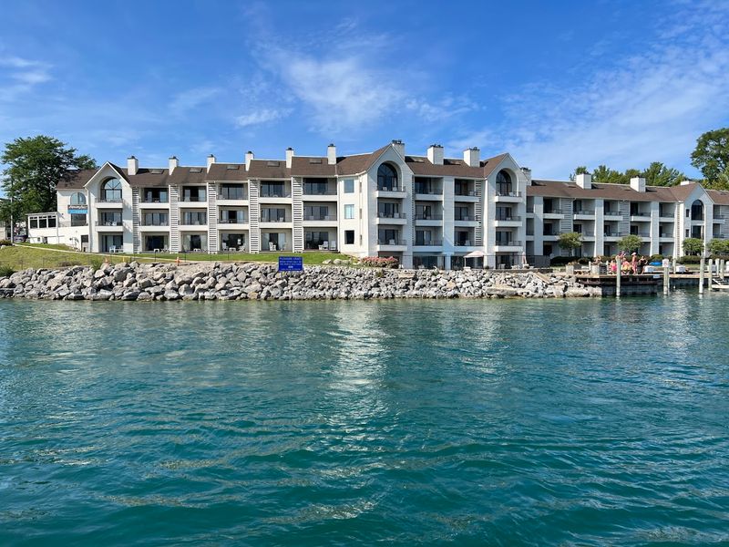 The Weathervane Terrace Inn and Suites