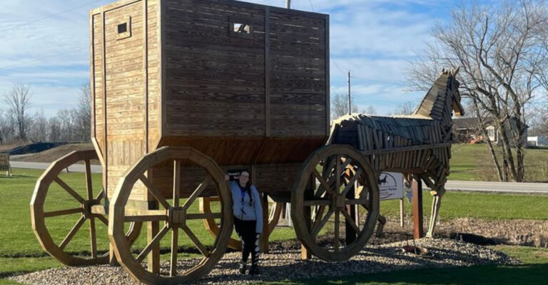 The World’s Largest Amish Horse And Buggy Stands 32 Feet Tall In Ohio And It’s An Incredible Sight