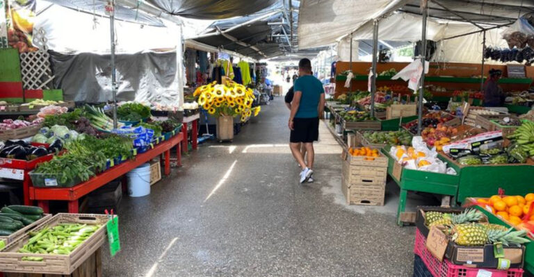 This 145,000-Square-Foot Florida Flea Market Is A Treasure Hunter’s Dream Come True