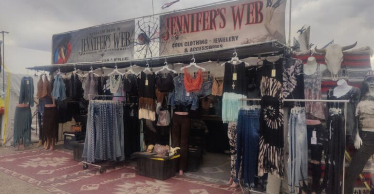 This Arizona Flea Market Lets You Put Together A Whole New Wardrobe For Just $45