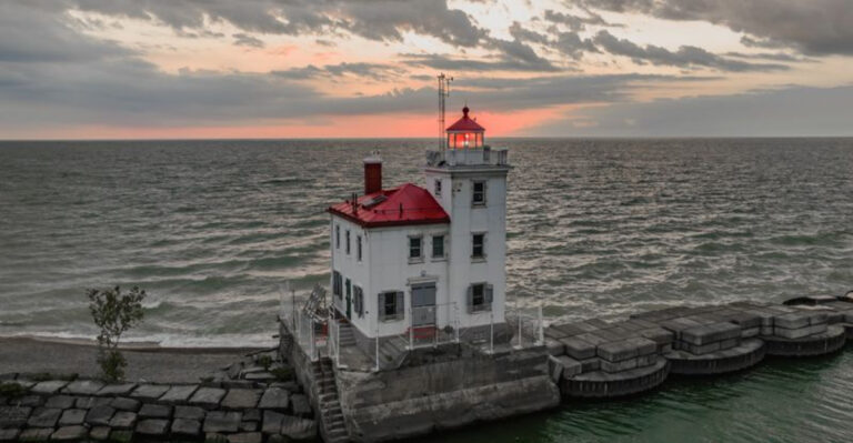 This Charming 42-Foot Ohio Lighthouse Looks Like It Belongs On The Front Of A Postcard