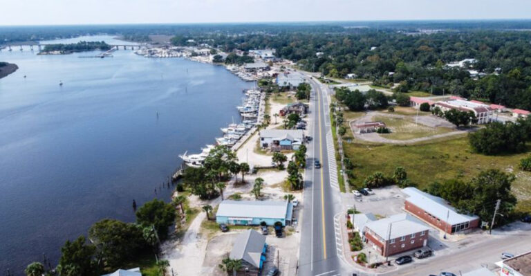 This Charming Florida Beach Town Looks Like It Belongs On The Front Of A Postcard