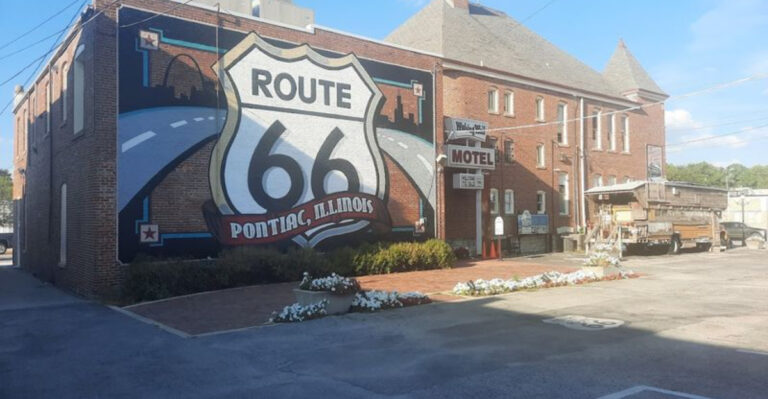 This Charming Illinois Town Is The Perfect Destination For A Budget-Friendly Day Trip