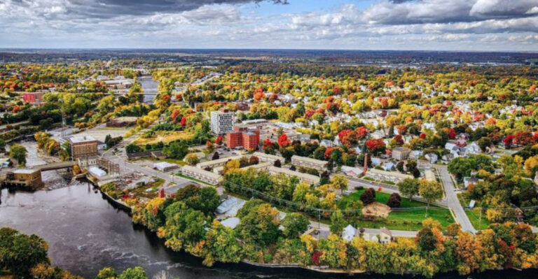 This Charming New York Town Is Perfect For A Relaxing, Stress-Free Weekend Getaway