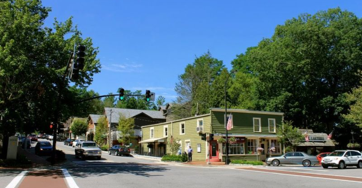 This Charming North Carolina Mountain Town Feels Like Stepping Straight Into A Hallmark Movie