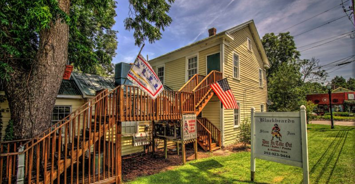 This Charming North Carolina Town Feels Like A Place Frozen In Time