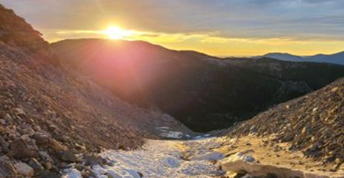 This Easy Colorado Hike Ends With Views So Beautiful They Feel Almost Dreamlike