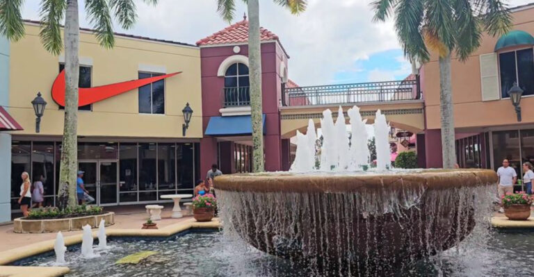 This Huge Florida Outlet Mall Is Famous For Its Incredible Bargains