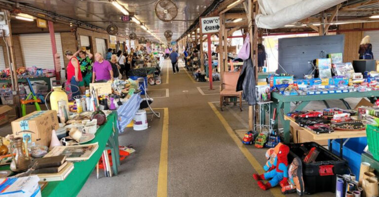 This Massive Florida Flea Market Is So Large, You’ll Need The Entire Day To Explore It