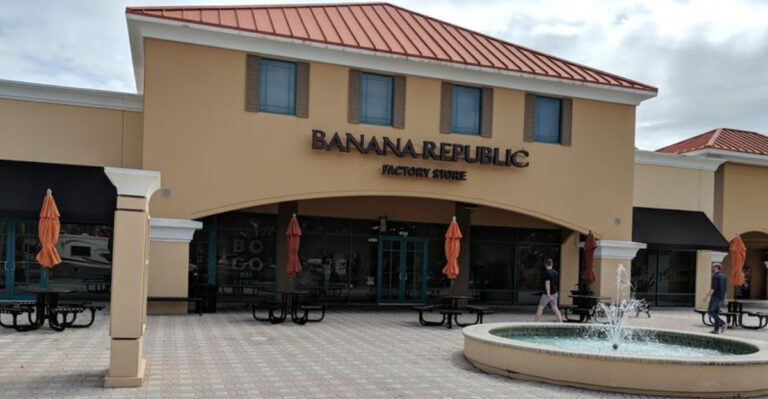 This Massive Florida Outlet Mall Feels Almost Too Good To Be Real