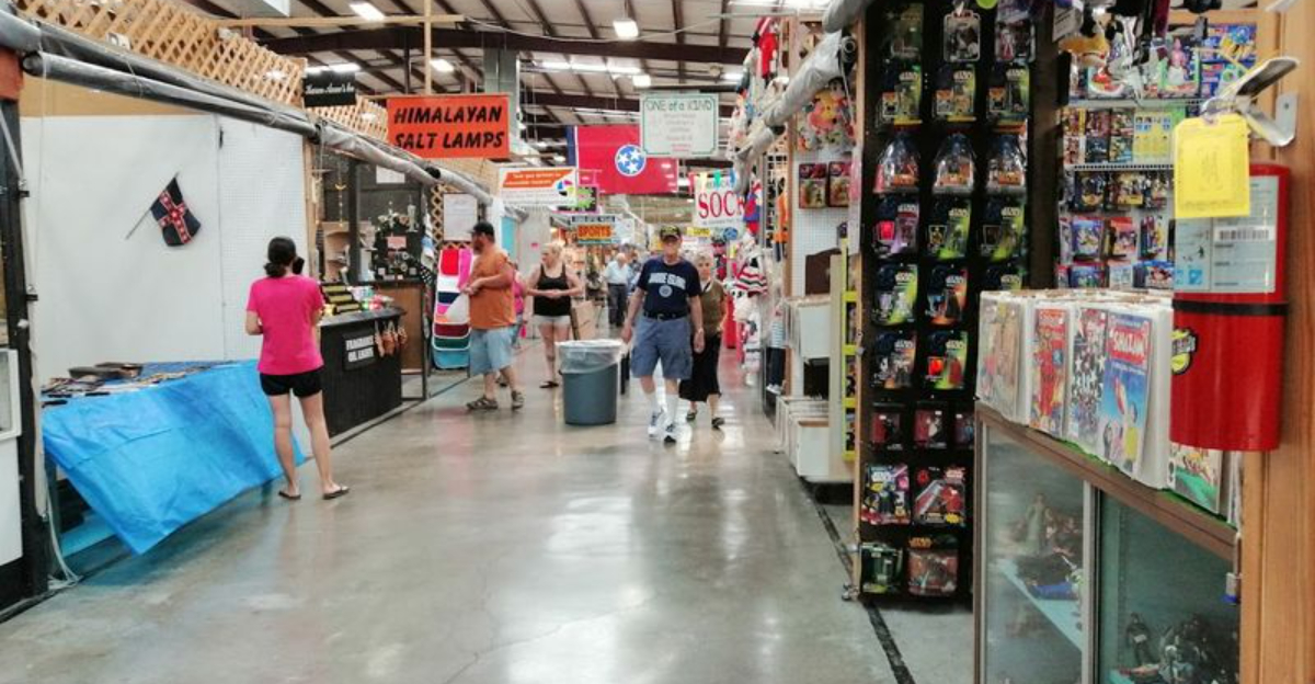 This Massive Tennessee Flea Market Features More Than 1000 Vendors And Endless Food Choices