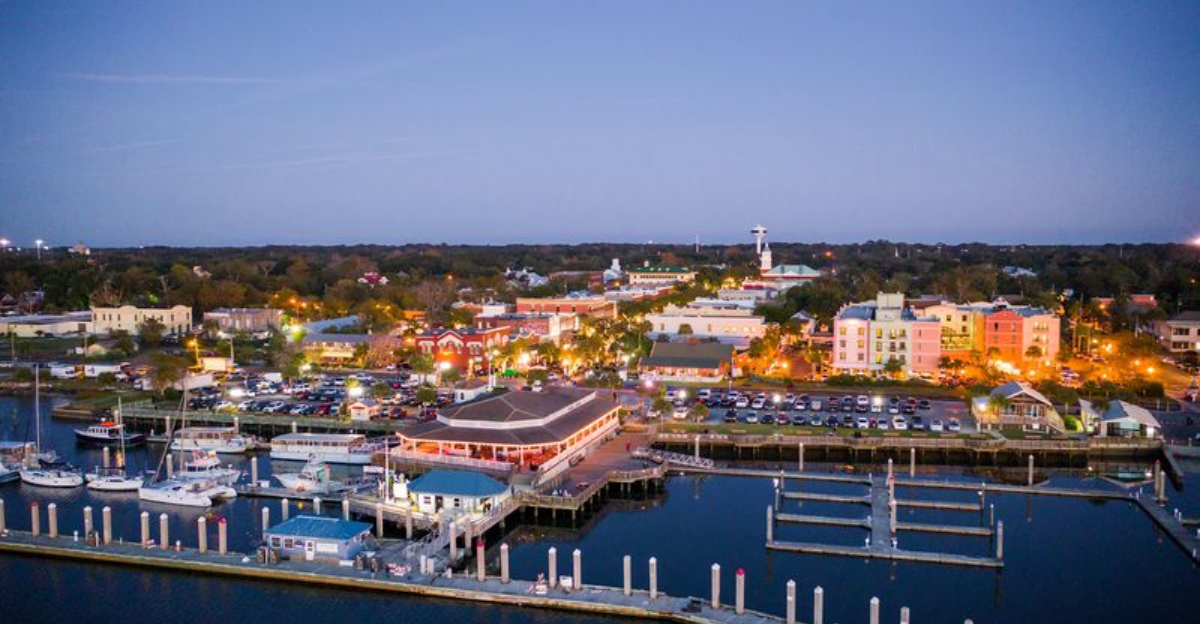 This Picture Perfect Florida Town Looks Like It Belongs In A Hallmark Movie