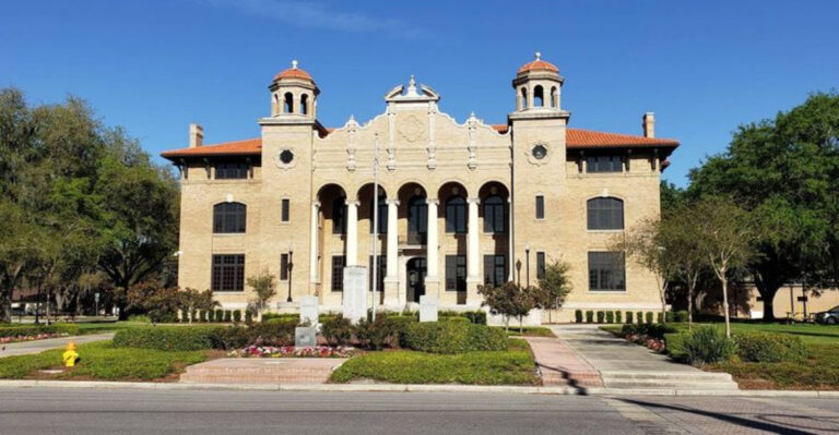 This Quiet Florida Town Is Affordable, Peaceful, And Easy To Love