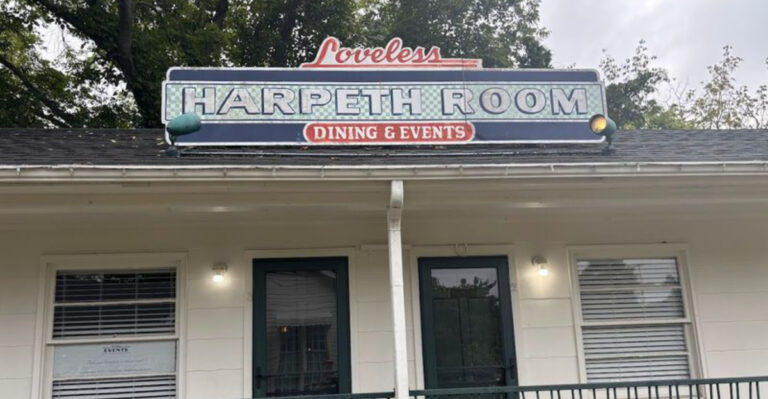 This Tennessee Restaurant Has Been Serving Southern Comfort Food That Keeps Travelers Coming Back For Generations