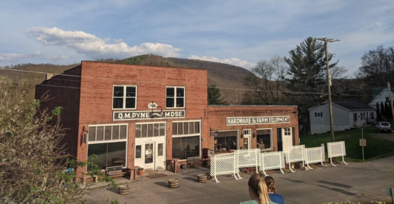 This Tiny Virginia Restaurant Is Worth The Drive From Anywhere In The State
