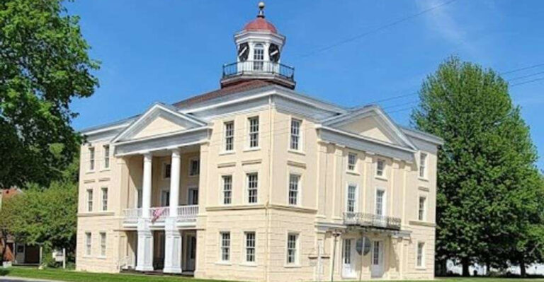This Underrated Illinois Town Belongs On Every Traveler’s Bucket List