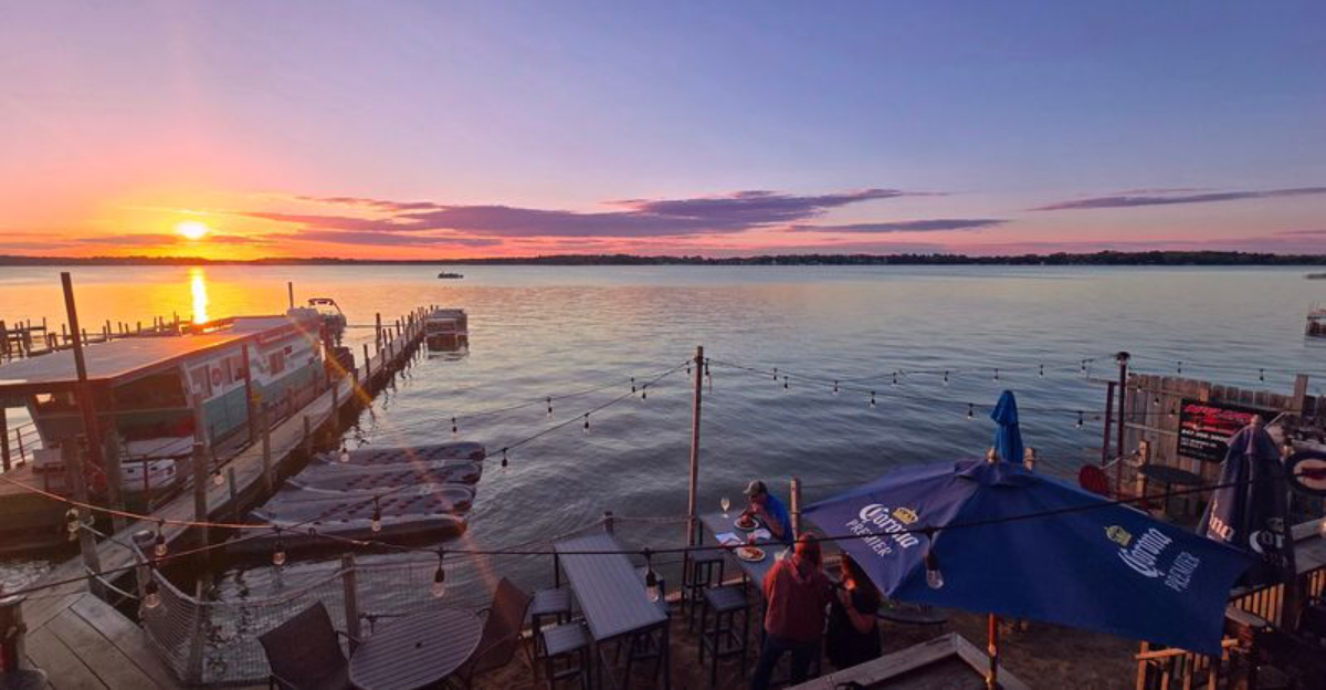 This stunning lakefront restaurant in Illinois is the kind of place everyone should experience at least once