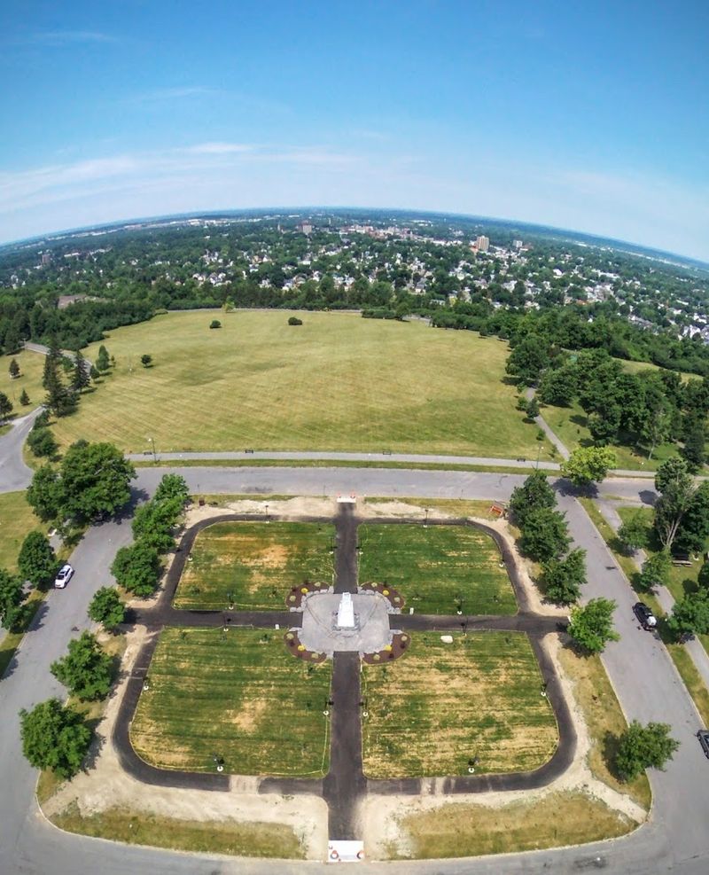 Thompson Park: Your Outdoor Escape Above the City Thompson Park: Your Outdoor Escape Above the City