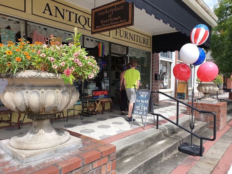 Three Floors of Pure Treasure-Hunting Fun