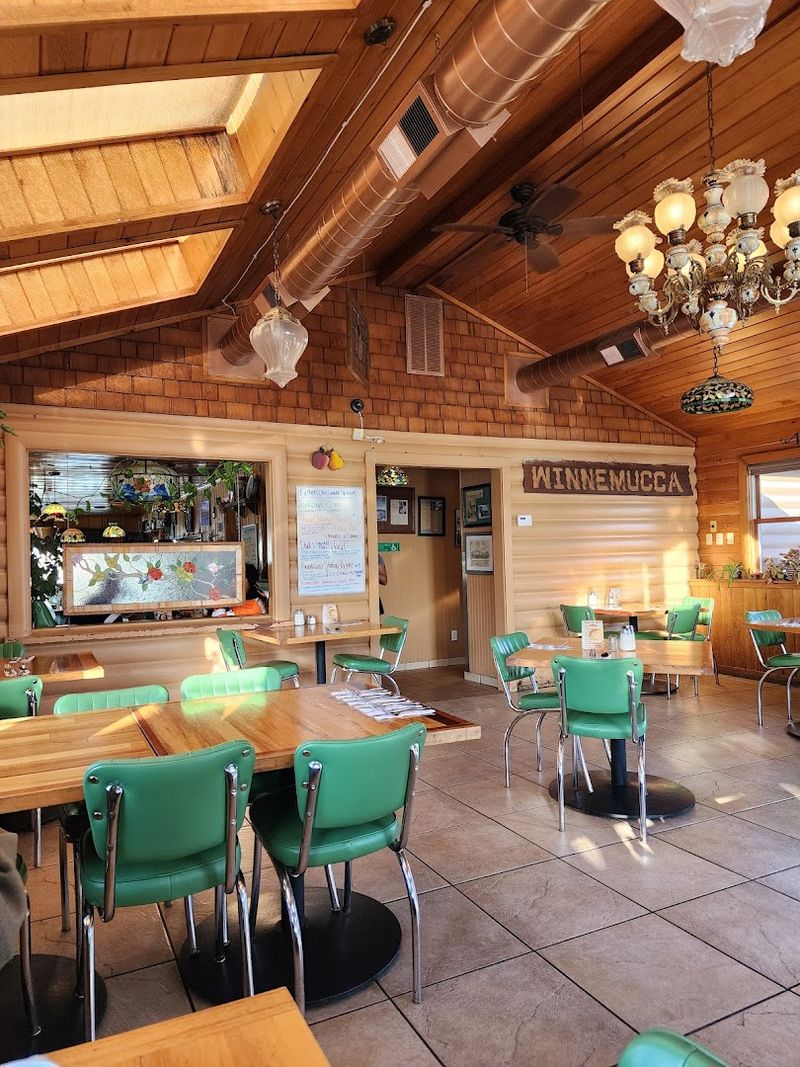 Tiffany Lamps, Stained Glass, and a Charming Atmosphere