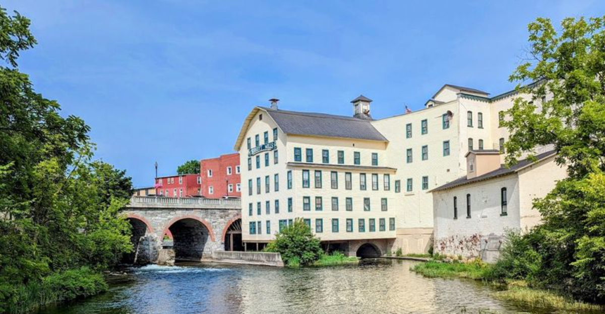 Travelers Can’t Resist Stopping In This Charming New York Town – And The Reason Becomes Clear Instantly
