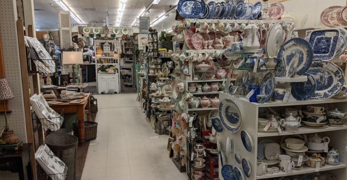Treasure Hunters Can Spend Hours Exploring This Massive Vintage Store In Georgia