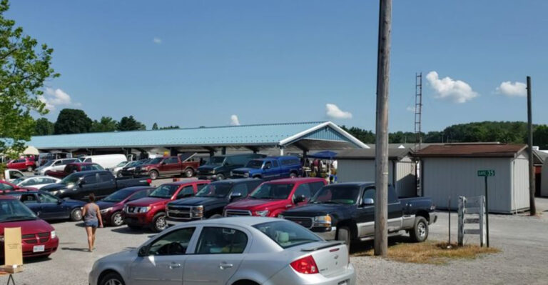 Treasure Hunters Can’t Get Enough Of This Incredible Ohio Flea Market