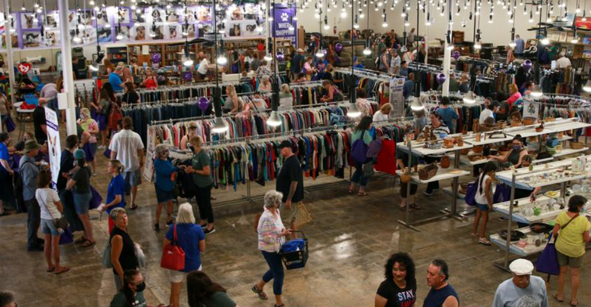 Treasure Hunters Will Love Exploring This Massive Arizona Thrift Store Packed With Deals
