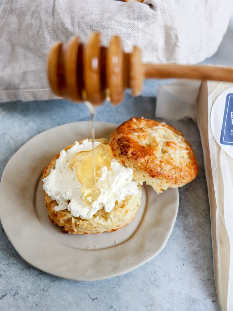 Utah – Scones with Honey Butter