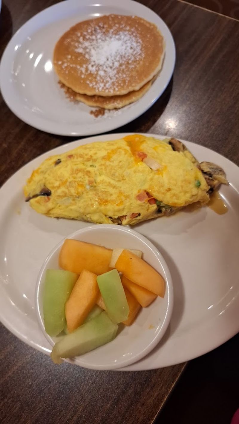 Vegetable Omelet With Cheddar — Fresh and Flavorful Vegetable Omelet With Cheddar — Fresh and Flavorful